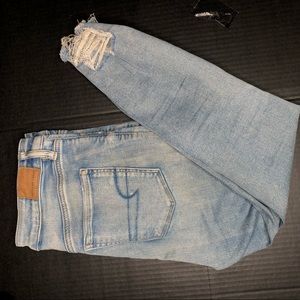 Women’s Distressed American Eagle Jeans
